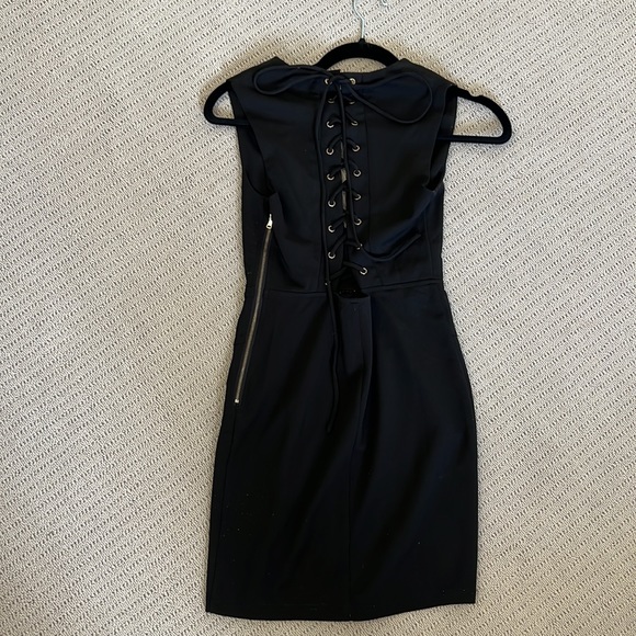 Small black Windsor dress - Picture 3 of 4